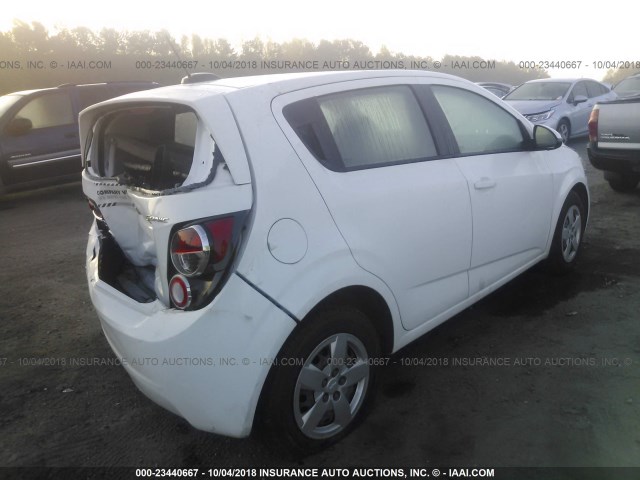 1G1JA6SH2G4171500 - 2016 CHEVROLET SONIC LS WHITE photo 4
