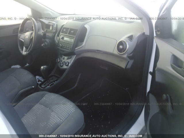 1G1JA6SH2G4171500 - 2016 CHEVROLET SONIC LS WHITE photo 5