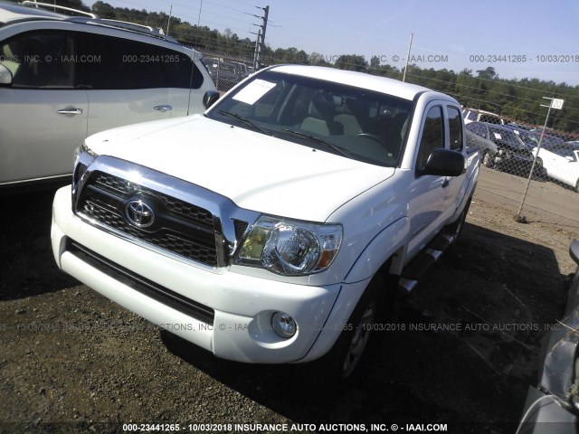 5TFJU4GN9BX009775 - 2011 TOYOTA TACOMA DOUBLE CAB PRERUNNER WHITE photo 2