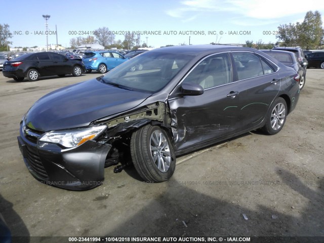 4T4BF1FK6FR507980 - 2015 TOYOTA CAMRY LE/XLE/SE/XSE 灰色 照片 2