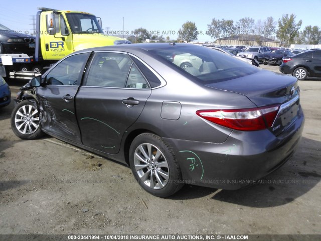 4T4BF1FK6FR507980 - 2015 TOYOTA CAMRY LE/XLE/SE/XSE 灰色 照片 3
