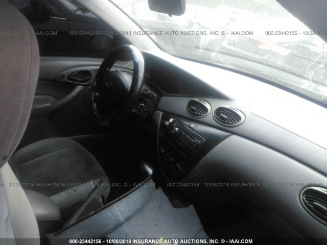 1FAHP36322W267700 - 2002 FORD FOCUS SE/SE COMFORT/ZTW/SE SPRT GRAY photo 5