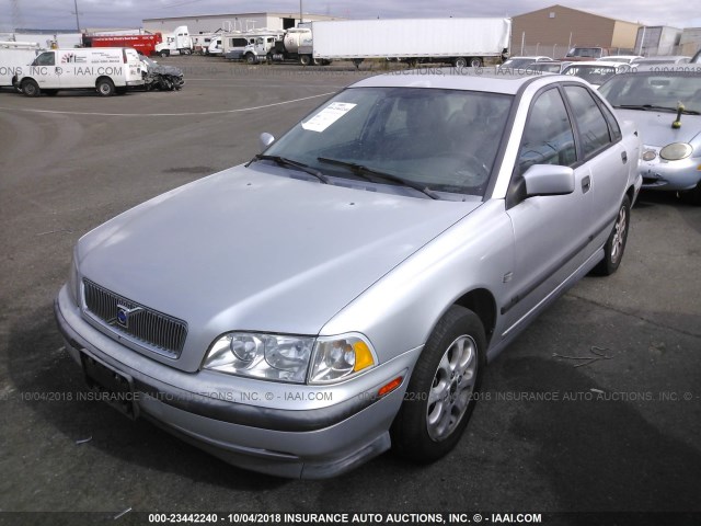 YV1VS2553YF528943 - 2000 VOLVO S40 SILVER photo 2