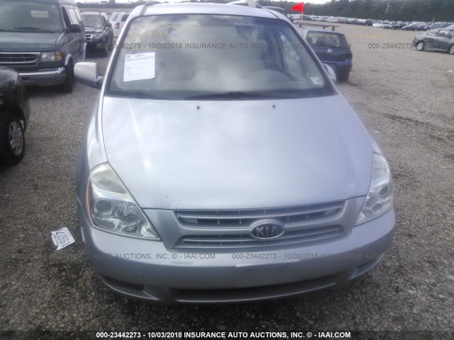 KNDMB233696308295 - 2009 KIA SEDONA EX/LX SILVER photo 6