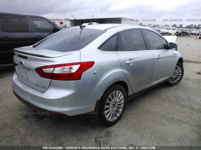 1FAHP3J24CL167356 - 2012 FORD FOCUS TITANIUM SILVER photo 4