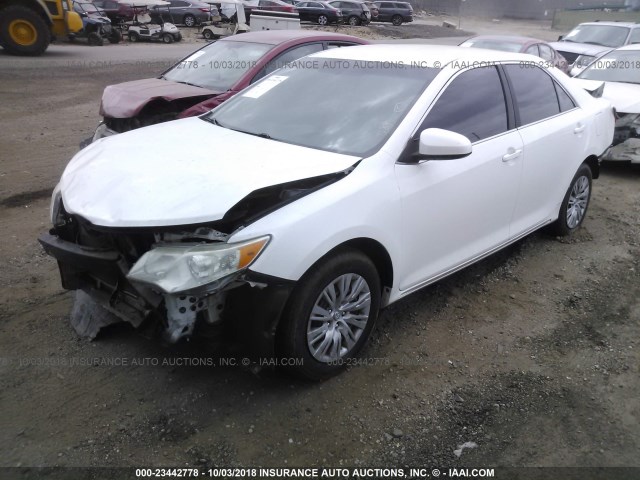 4T1BF1FKXCU163818 - 2012 TOYOTA CAMRY SE/LE/XLE WHITE photo 2