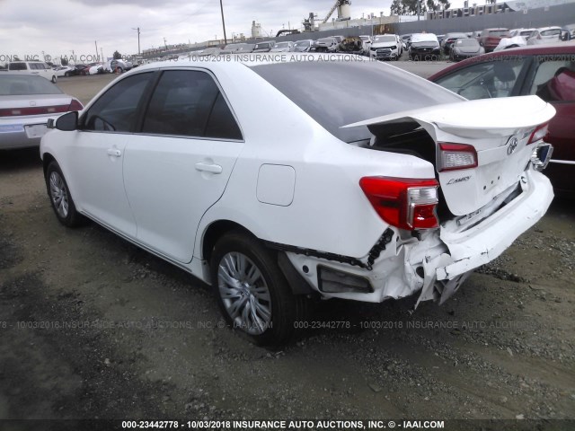4T1BF1FKXCU163818 - 2012 TOYOTA CAMRY SE/LE/XLE WHITE photo 3