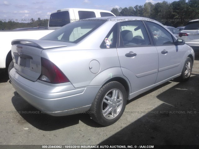 1FAFP34314W198768 - 2004 FORD FOCUS SE COMFORT/SE SPORT SILVER photo 4