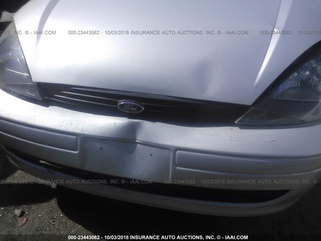 1FAFP34314W198768 - 2004 FORD FOCUS SE COMFORT/SE SPORT SILVER photo 6