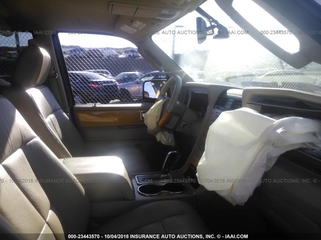 5LMFU27518LJ11994 - 2008 LINCOLN NAVIGATOR 白色 照片 5