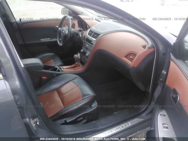 1G1ZK577684183533 - 2008 CHEVROLET MALIBU LTZ 灰色 照片 5