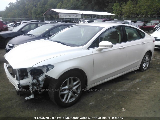 3FA6P0H72FR176053 - 2015 FORD FUSION SE WHITE photo 2