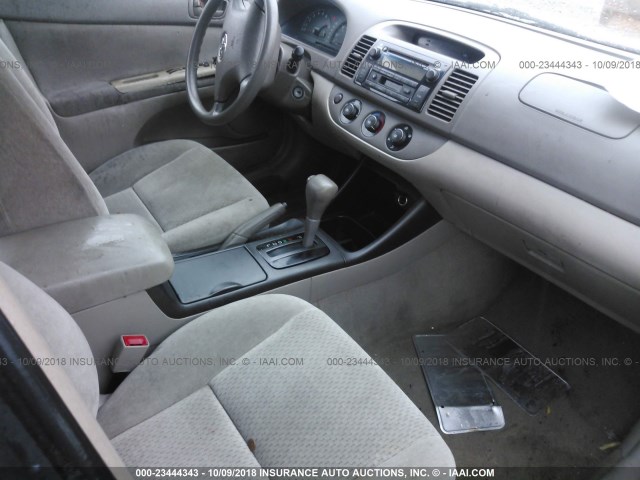 4T1BE32K82U591082 - 2002 TOYOTA CAMRY LE/XLE/SE TAN photo 5
