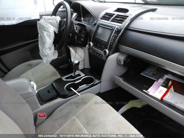 4T1BF1FK6CU019795 - 2012 TOYOTA CAMRY SE/LE/XLE BLACK photo 5