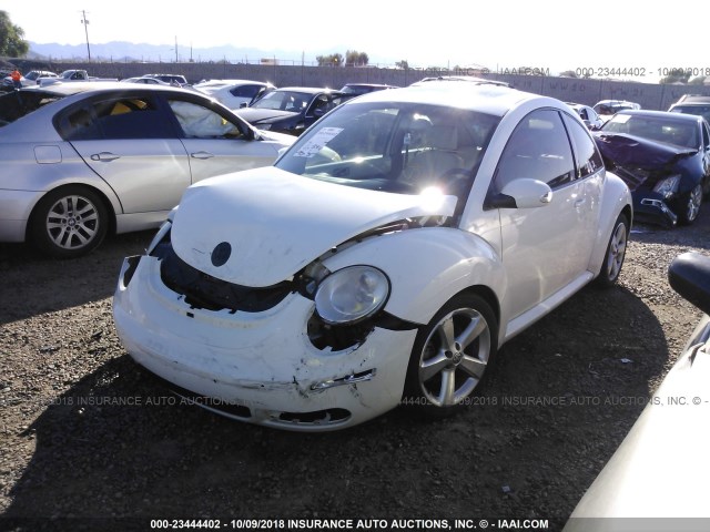 3VWFW31C18M515260 - 2008 VOLKSWAGEN NEW BEETLE TRIPLE WHITE WHITE photo 2