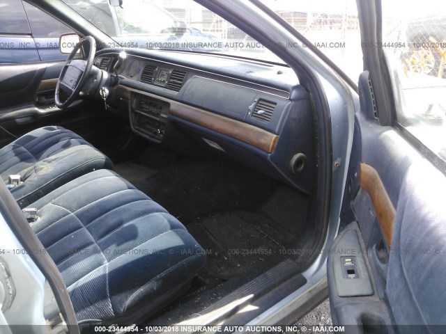 2FACP74W7NX101809 - 1992 FORD CROWN VICTORIA LX BLUE photo 5