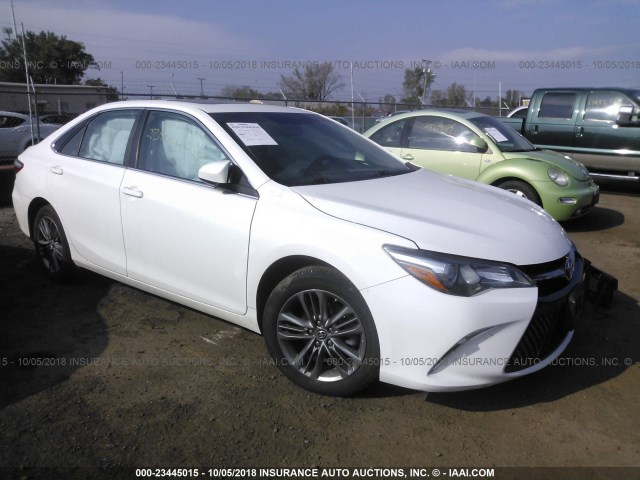 4T1BF1FKXGU119307 - 2016 TOYOTA CAMRY LE/XLE/SE/XSE WHITE photo 1