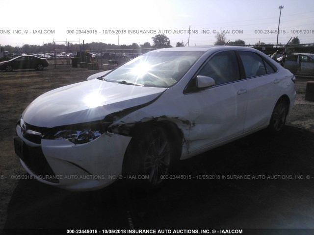 4T1BF1FKXGU119307 - 2016 TOYOTA CAMRY LE/XLE/SE/XSE WHITE photo 2