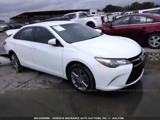 4T1BF1FK9GU121159 - 2016 TOYOTA CAMRY LE/XLE/SE/XSE 白色 照片 1
