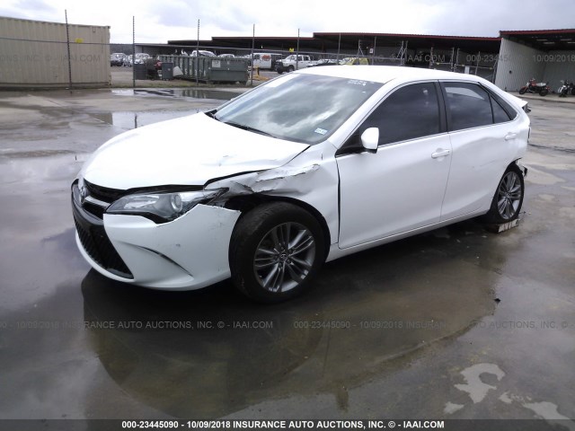 4T1BF1FK9GU121159 - 2016 TOYOTA CAMRY LE/XLE/SE/XSE 白色 照片 2