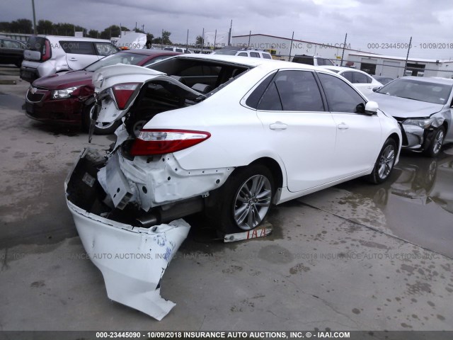 4T1BF1FK9GU121159 - 2016 TOYOTA CAMRY LE/XLE/SE/XSE 白色 照片 4