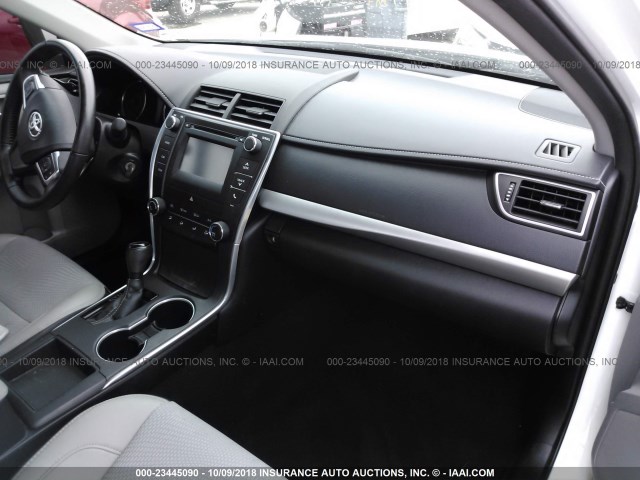 4T1BF1FK9GU121159 - 2016 TOYOTA CAMRY LE/XLE/SE/XSE 白色 照片 5