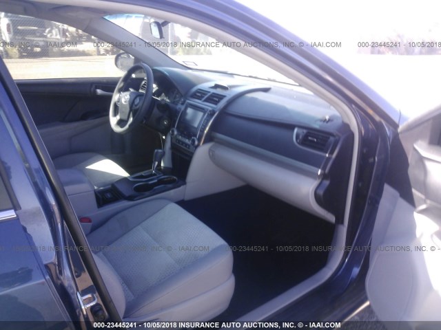 4T1BF1FKXEU859310 - 2014 TOYOTA CAMRY L/SE/LE/XLE 蓝色 照片 5