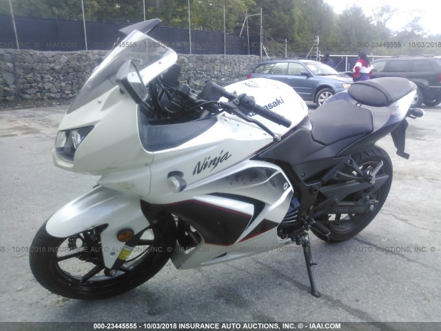 JKAEXMJ10BDA84409 - 2011 KAWASAKI EX250 J WHITE photo 2