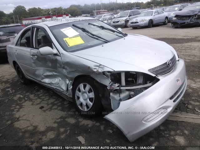 4T1BE32K32U004089 - 2002 TOYOTA CAMRY LE/XLE/SE SILVER photo 1