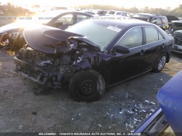 4T1BF1FK3CU587101 - 2012 TOYOTA CAMRY SE/LE/XLE BLACK photo 2