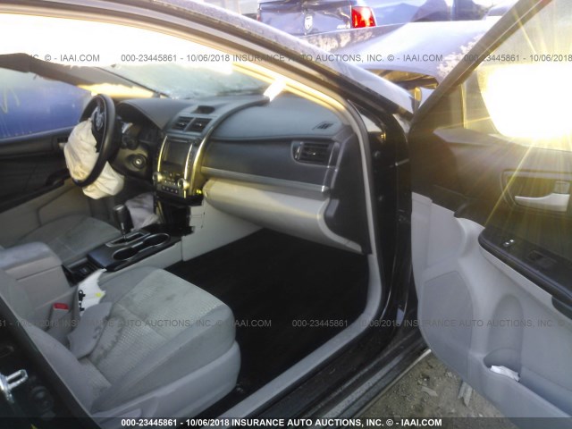 4T1BF1FK3CU587101 - 2012 TOYOTA CAMRY SE/LE/XLE BLACK photo 5