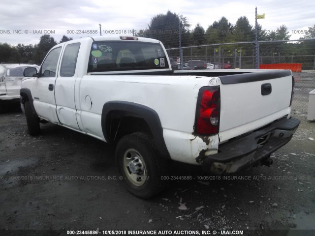 1GCHC29U95E234899 - 2005 CHEVROLET SILVERADO C2500 HEAVY DUTY WHITE photo 3