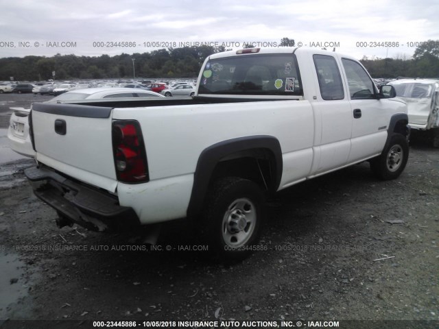 1GCHC29U95E234899 - 2005 CHEVROLET SILVERADO C2500 HEAVY DUTY WHITE photo 4