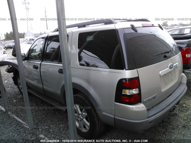 1FMEU63E26ZA01350 - 2006 FORD EXPLORER XLT SILVER photo 3