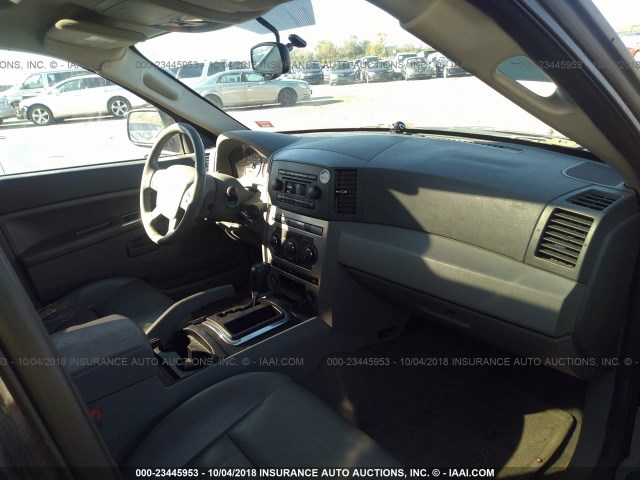 1J4GR48K25C513297 - 2005 JEEP GRAND CHEROKEE LAREDO/COLUMBIA/FREEDOM 黑色 照片 5