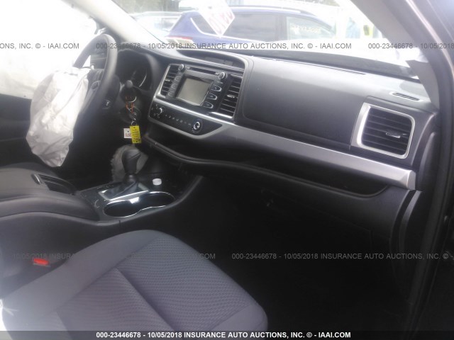 5TDBZRFH0HS401766 - 2017 TOYOTA HIGHLANDER LE/LE PLUS 黑色 照片 5