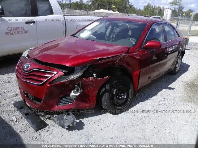 4T4BF3EK8BR151457 - 2011 TOYOTA CAMRY SE/LE/XLE RED photo 2