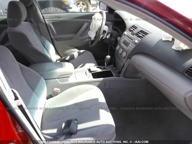 4T4BF3EK8BR151457 - 2011 TOYOTA CAMRY SE/LE/XLE RED photo 5