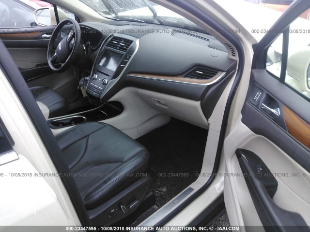 5LMCJ2D98JUL28610 - 2018 LINCOLN MKC SELECT CREAM photo 5