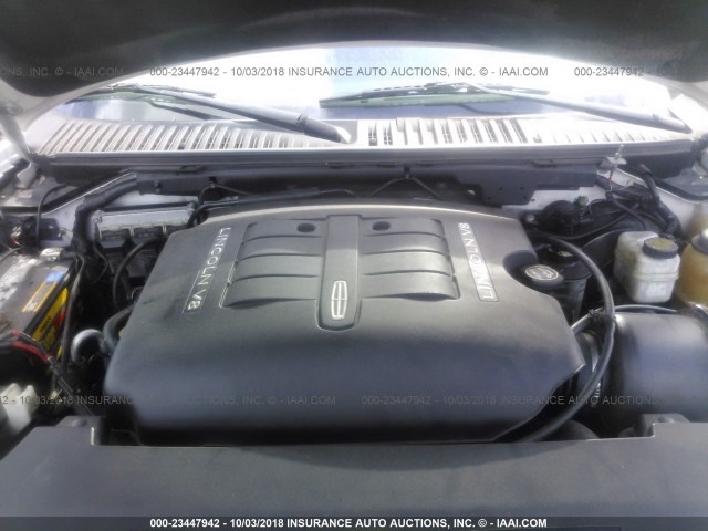 5LMFU28R14LJ05138 - 2004 LINCOLN NAVIGATOR Biały zdjęcie 10