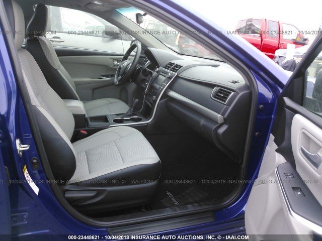 4T1BF1FK0FU891975 - 2015 TOYOTA CAMRY LE/XLE/SE/XSE 蓝色 照片 5