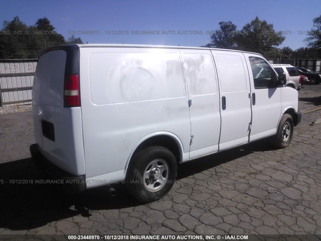 1GCFG15X781165096 - 2008 CHEVROLET EXPRESS G1500  WHITE photo 4