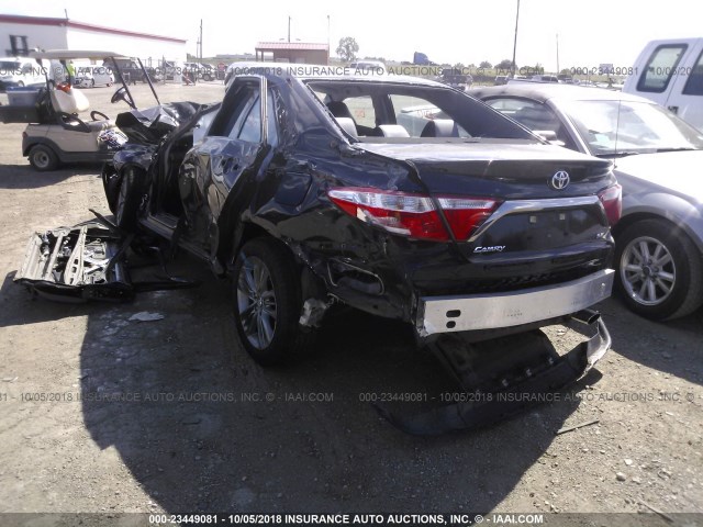4T1BF1FK7HU314038 - 2017 TOYOTA CAMRY LE/XLE/SE/XSE 黑色 照片 3