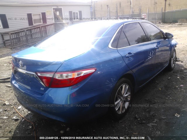 4T1BF1FK1HU753932 - 2017 TOYOTA CAMRY LE/XLE/SE/XSE BLUE photo 4