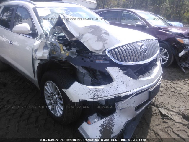 5GAKRBED8BJ337827 - 2011 BUICK ENCLAVE CXL WHITE photo 6