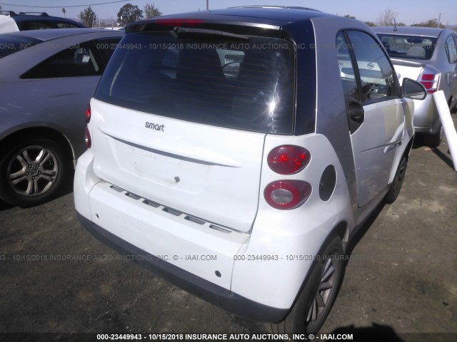WMEEJ31X78K099191 - 2008 SMART FORTWO PURE/PASSION WHITE photo 4