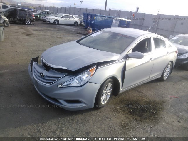 5NPEB4AC0BH201886 - 2011 HYUNDAI SONATA GLS SILVER photo 2