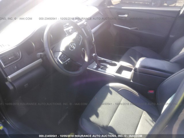 4T1BF1FKXHU740998 - 2017 TOYOTA CAMRY 黑色 照片 5