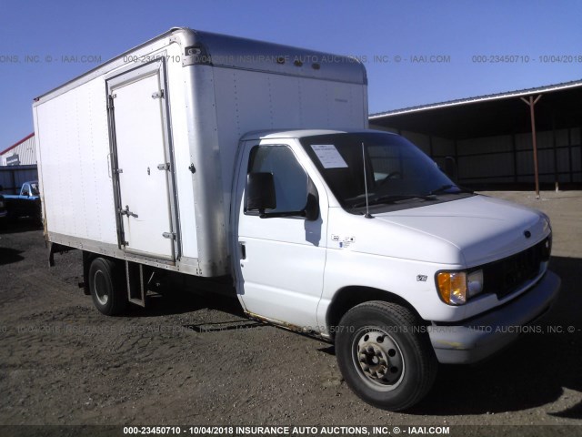 1FDWE37L8WHB18364 - 1998 FORD ECONOLINE E350 CUTAWAY VAN WHITE photo 1