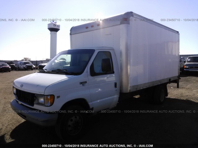 1FDWE37L8WHB18364 - 1998 FORD ECONOLINE E350 CUTAWAY VAN WHITE photo 2